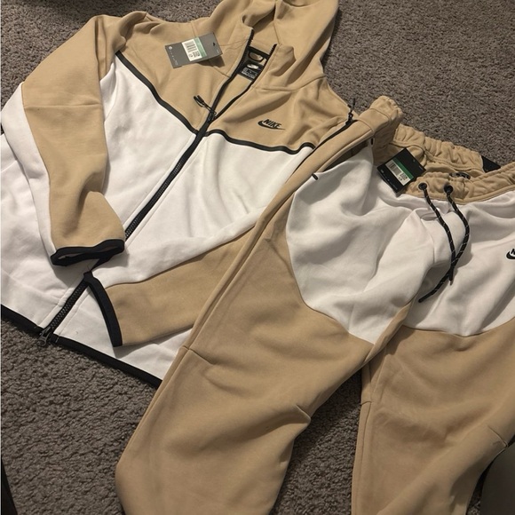 Nike Tech Outfit